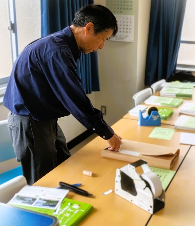 広報物の仕分け・梱包